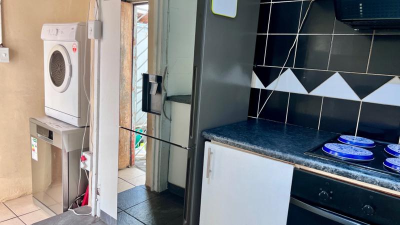 2 Bedroom Property for Sale in Silvertown Western Cape